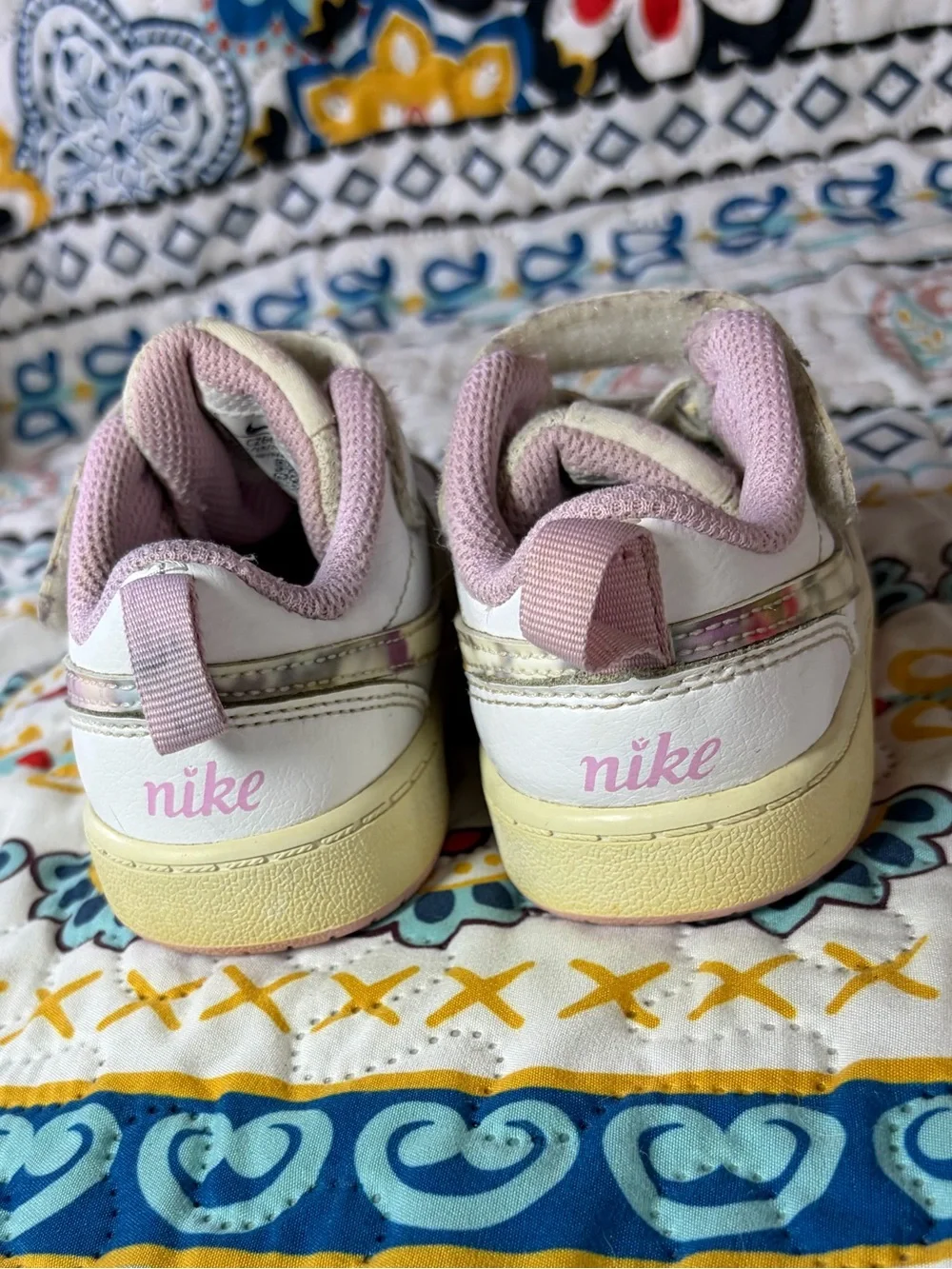 Nike Kids White and Pink Low-Top Sneakers